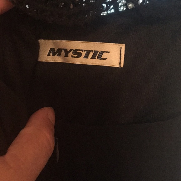 Black form fitting mini dress - Picture 4 of 6